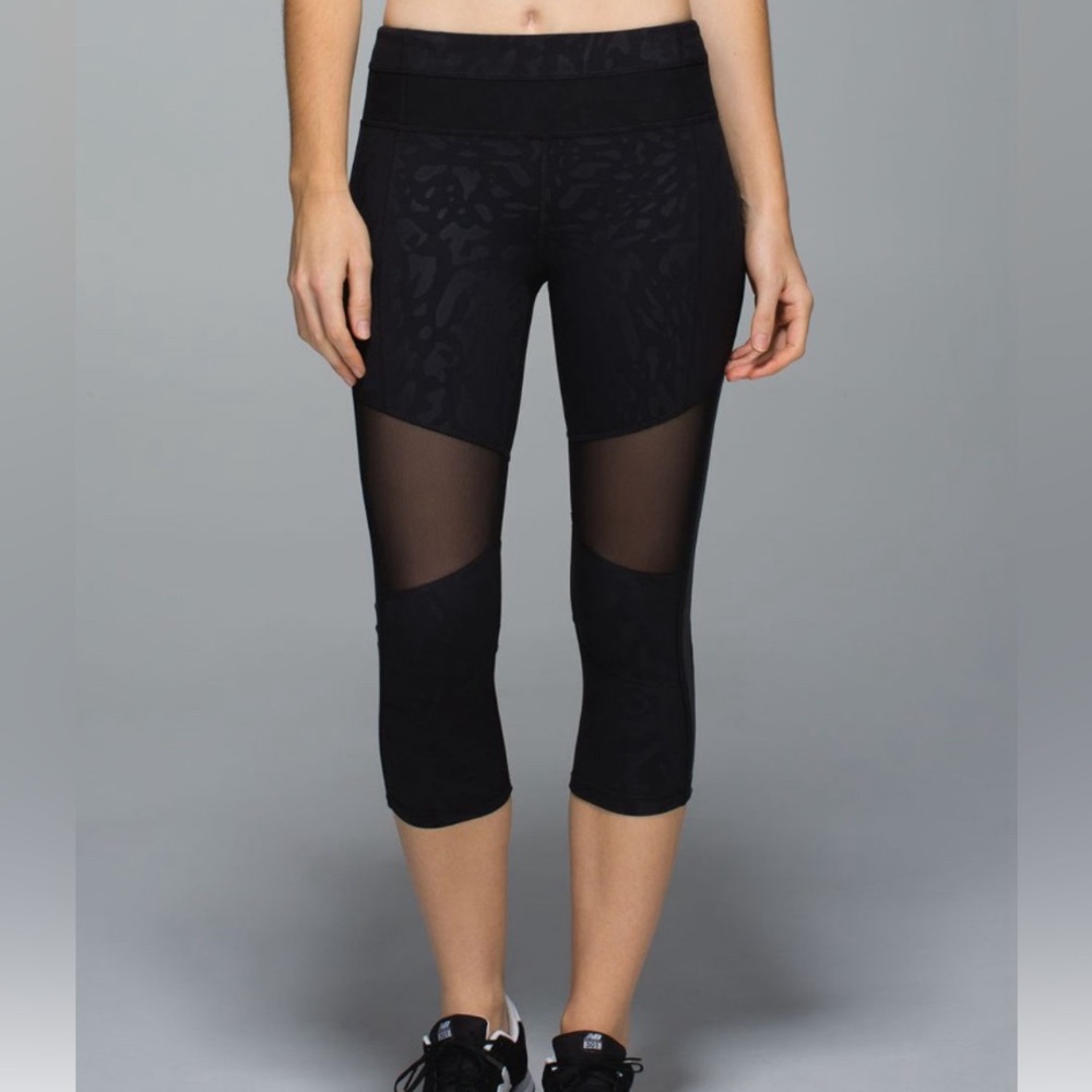 Lululemon Mesh With Me Cropped Leggings - 8 - Animal Swirl Embossed Black/Black